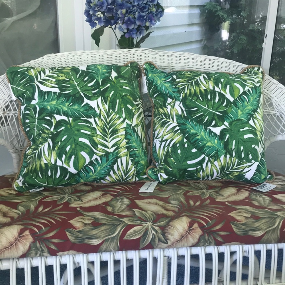 Tommy Bahama tropical leaf fern print pillow set